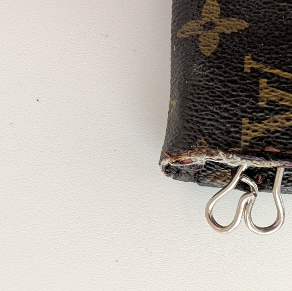 Authentic Vintage 70's Louis Vuitton Folded 6 key Carrier/Case/Holder - Picture 9 of 16